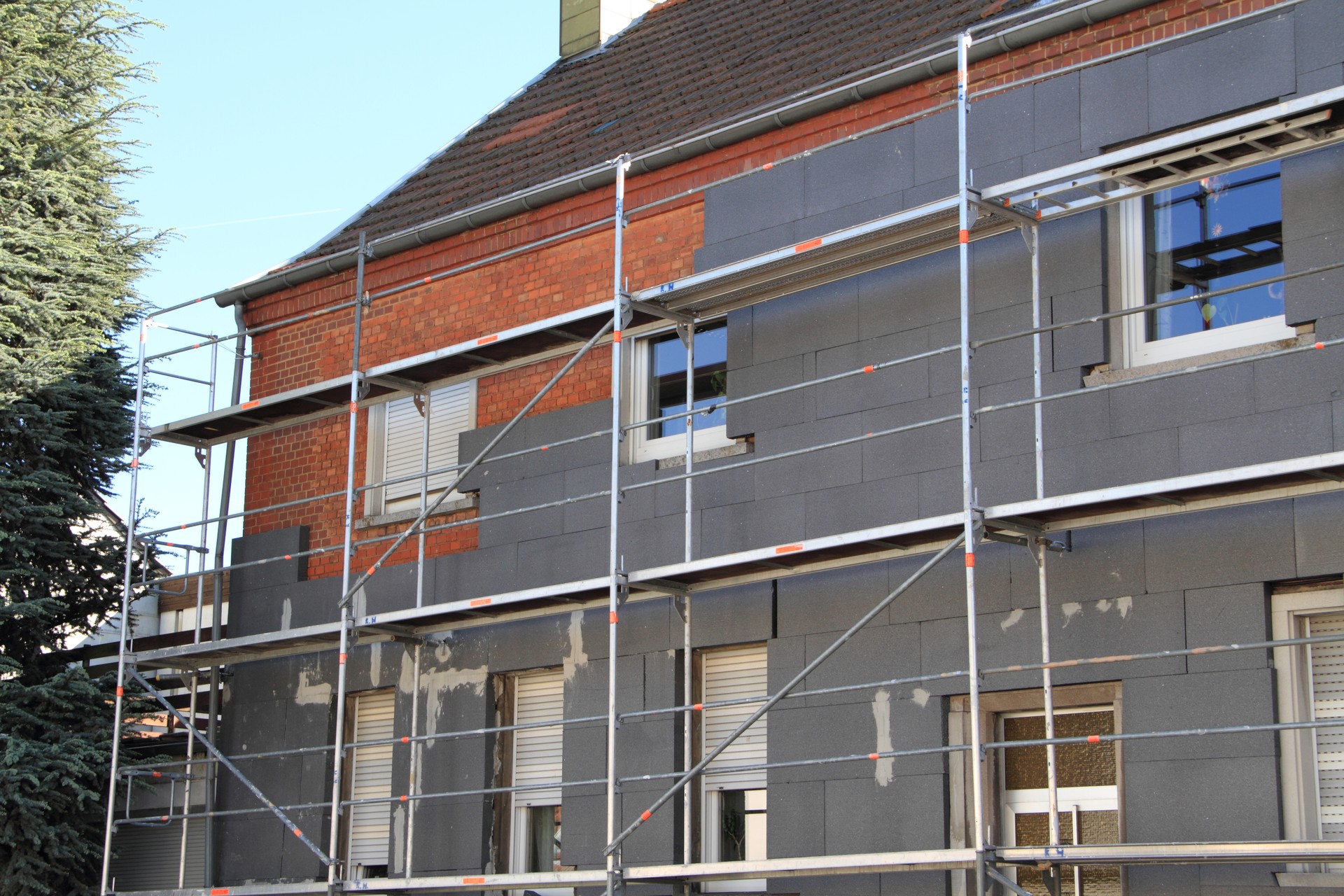 house gets thermal insulation